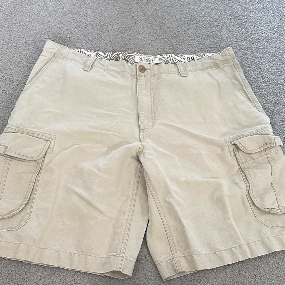 Old Navy Men's Light Tan Cargo Shorts